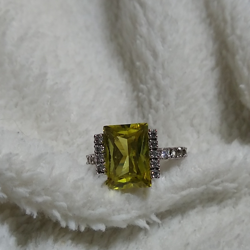 🎀 Gift Idea 🎀 Yellow Stone and silver band ring